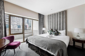 Modern Nomads Spacious Central Urban Apartment with Living Room Pool and Balcony Melbourne